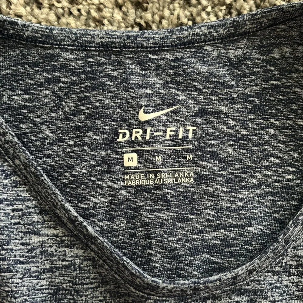 Women’s Nike tank top. Size medium. Navy - Picture 2 of 2